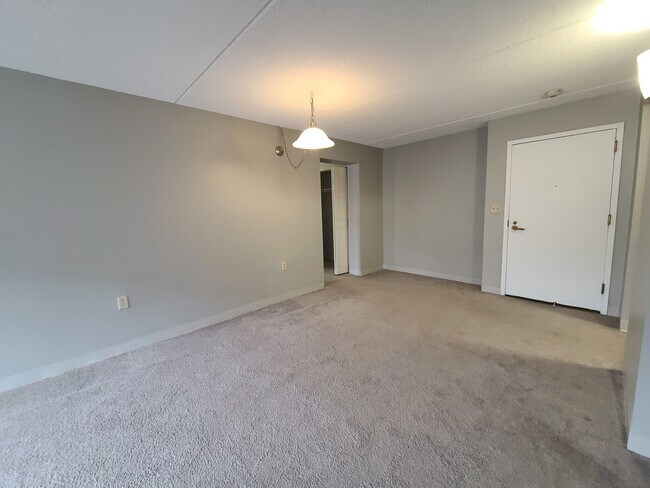 Photo - 1 S Point Dr Unit 1