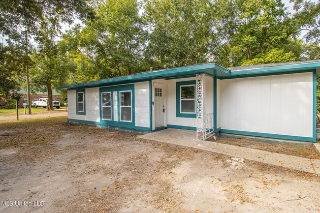 Photo - 226 Milray Ln
