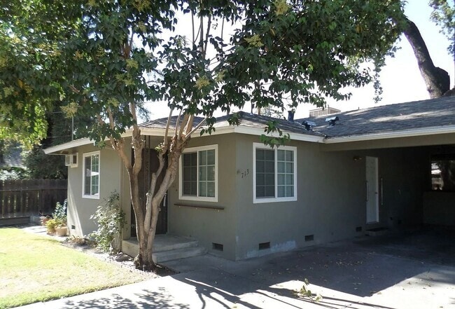 Building Photo - Oak Park Duplex Unit 713 Oak Park Rental