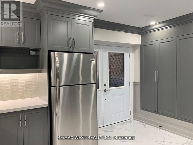 Photo - 1495 King St W