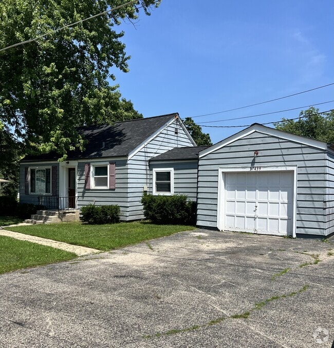 Building Photo - 37439 N Lake Shore Dr Rental