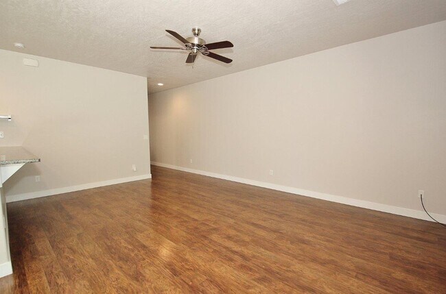 Photo - Immaculate Townhouse in Quiet Community