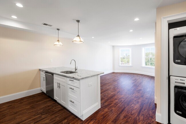 Photo - 168 Northampton St Unit 7