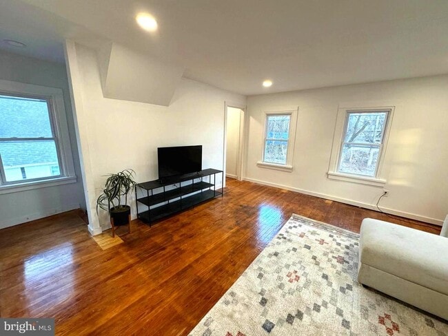 Photo - 102 Montgomery Ave Unidad A