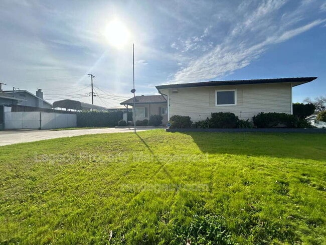 Photo - 5200 Fernwood Way