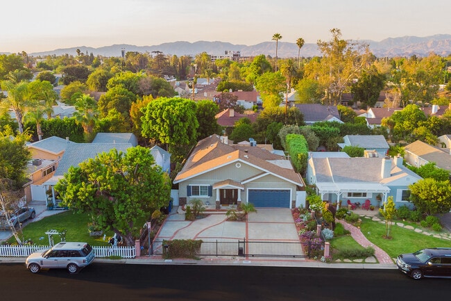 Photo - 11953 Collins St