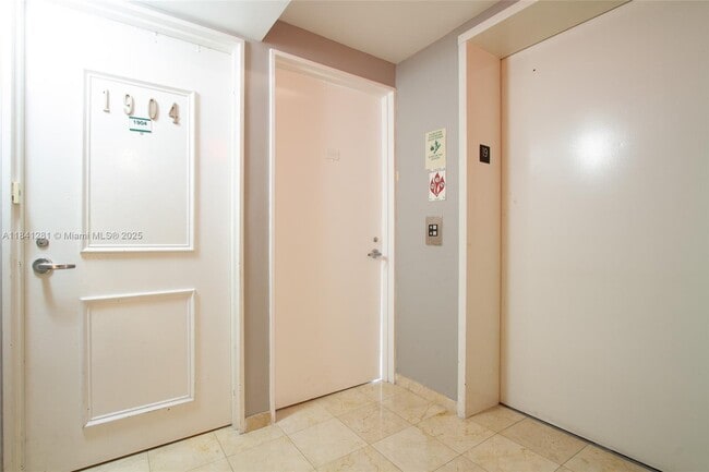 Building Photo - 5900 Collins Ave Unit 1904 Rental