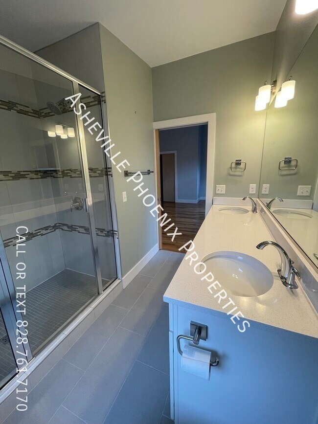 Photo - 18 Mauricet Ln House