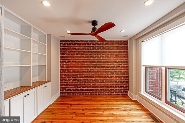 Photo - 325 D St SE