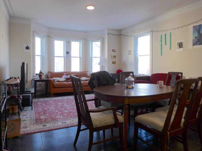 Photo - 828 Parker St