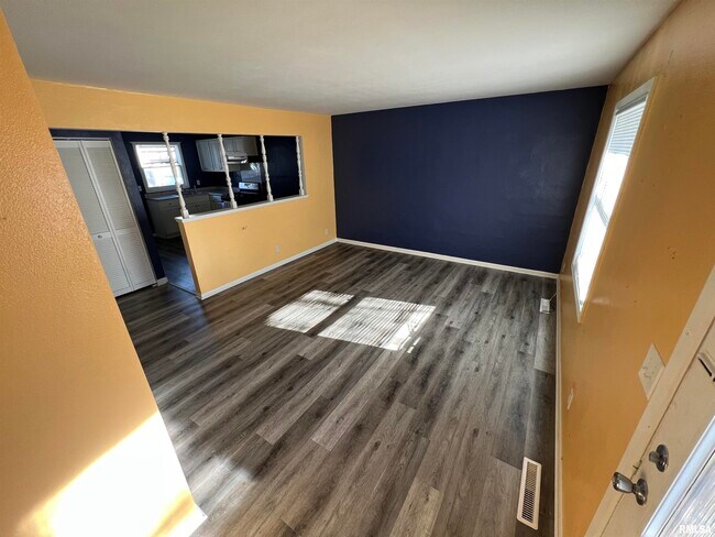 Photo - 415 St Julian St