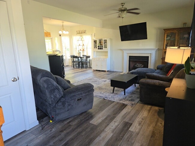 Photo - 213 Cottage Brook Ct