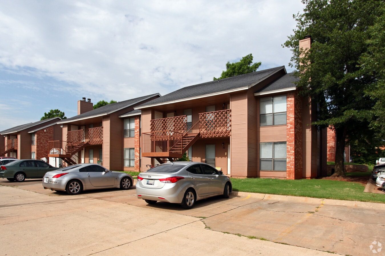 Summit Apartments - Summit Apartments