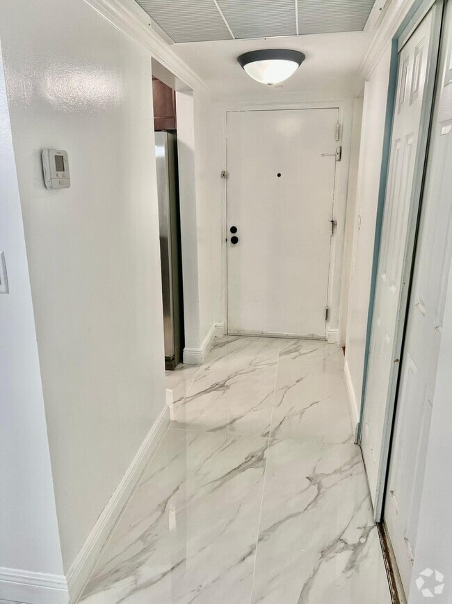 Building Photo - 9355 SW 8th St Unit 322 Rental