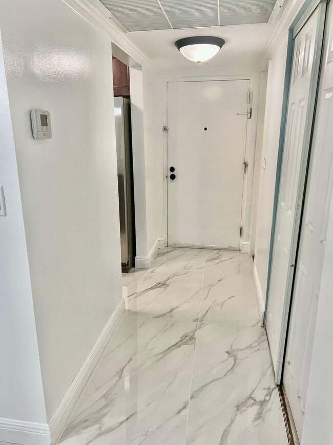 Photo - 9355 SW 8th St Unidad 322 Rental