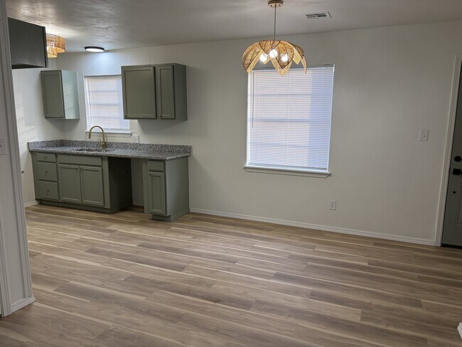 Photo - 522 W Highland St