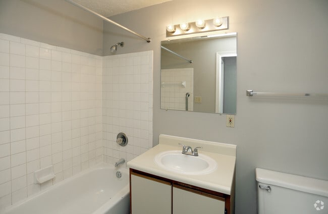 Bathroom/2BR, 1BA - 845 SF - Deerfield Commons Apartments