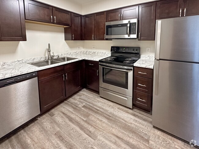 Cedarstone Kitchen - Renovated - Cedarstone & Oak Leaf Rental