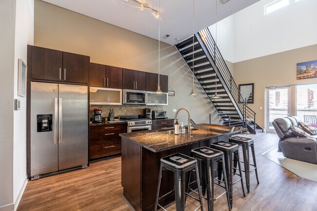 Photo - 1002 W Lake St Unit 2