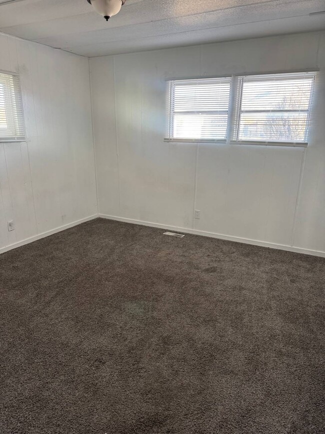 Photo - SALINA RENTALS - TRLR #4