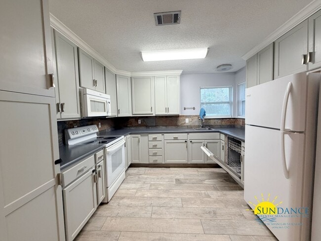 Photo - Stunning 3 Bedroom Home in Mary Esther-Near Hurlburt Field AFB!