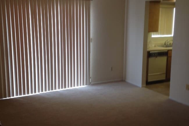 Building Photo - 757 W Putnam Ave Unit 4