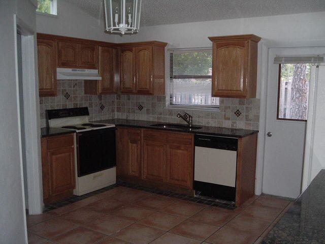 Building Photo - 1068 Goldenrod Rd Rental