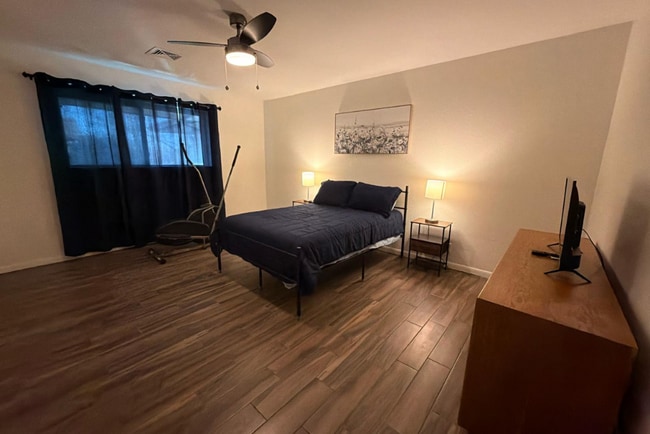 Photo - 809 NW 9th St