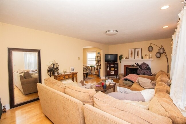 Photo - 238 May St