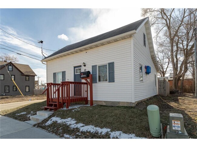 Building Photo - 10 8th St NE Rental