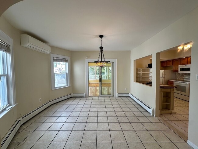 Photo - 321 Hemlock St