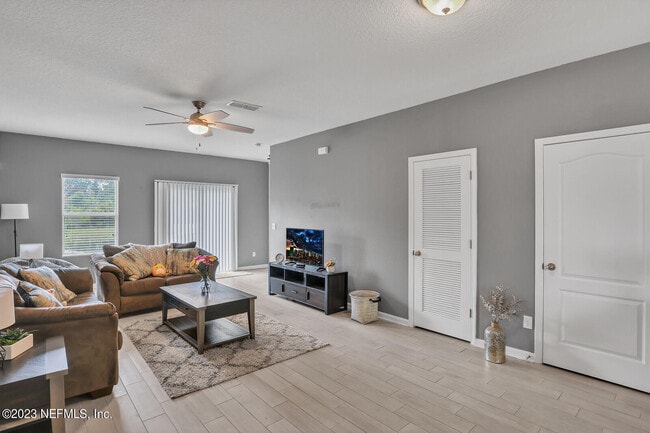 Photo - 63 Whitland Wy