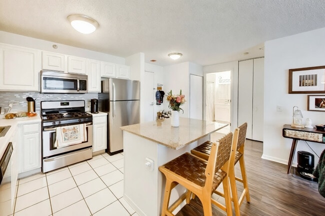 Photo - 545 N Dearborn St