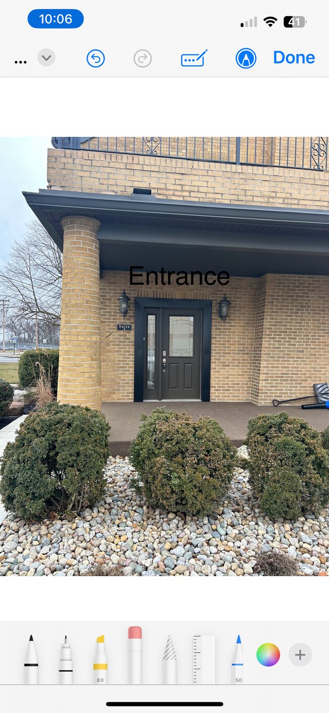 Separate Entry - 547 N Broadway St