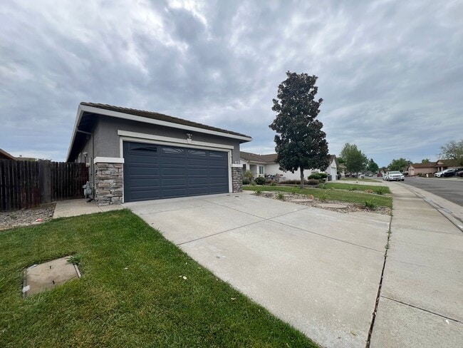 Photo - Beautiful 3 Bed, 2 Bath Home