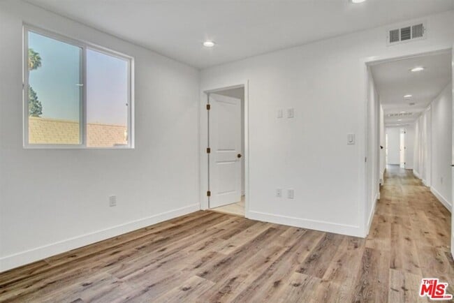 Photo - 2419 Cochran Ave