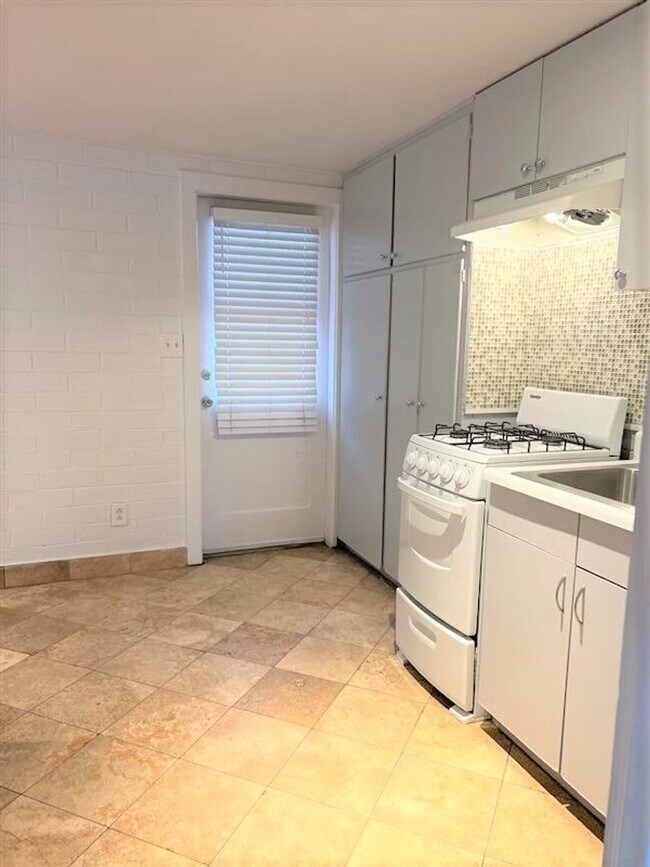 Photo - 4127 N 18th Pl Unit Apt 3