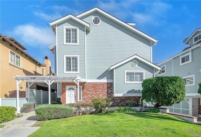 FRONT OF COMPLEX - 1102 S Catalina Ave Rental
