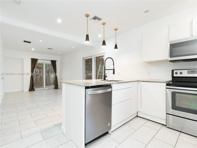 Photo - 3621 NE 11th Ave Unit 3641