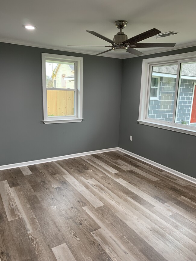 Photo - 1484 Curtis St