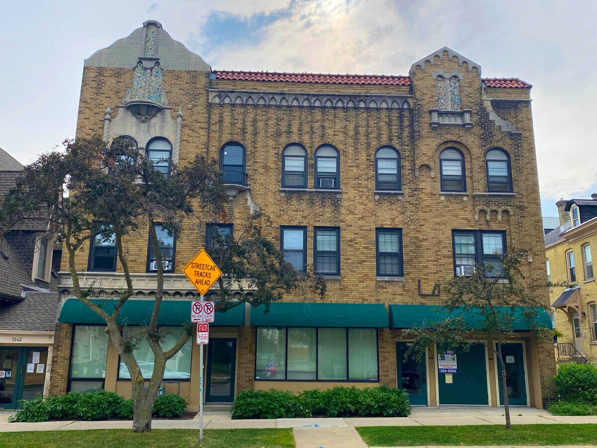 Astor Street Apartments - Astor Street Apartments