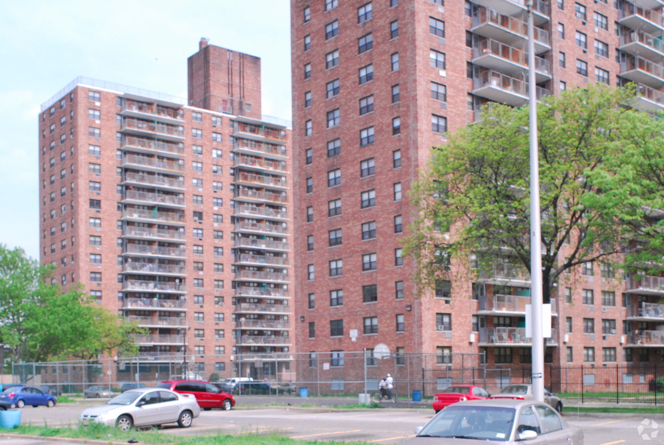 Riverview Towers - Riverview Towers Apartments