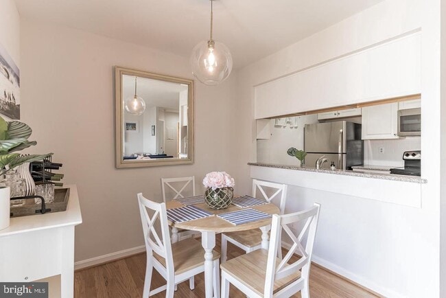 Photo - 1020 N Stafford St Unidad 408