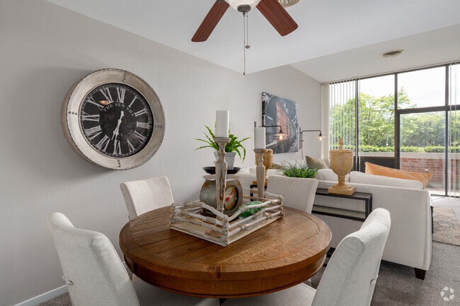 1BR, 1BA - 625SF - Dining Area - Bridgeview