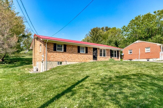 Photo - 690 North Dr