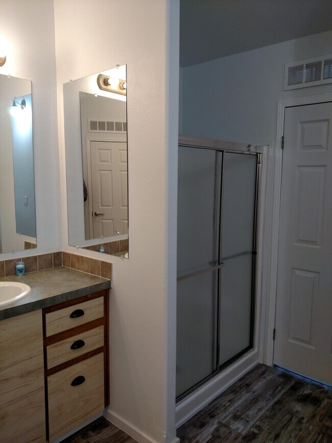 230 Indian Hills Rd Unidad Apartment