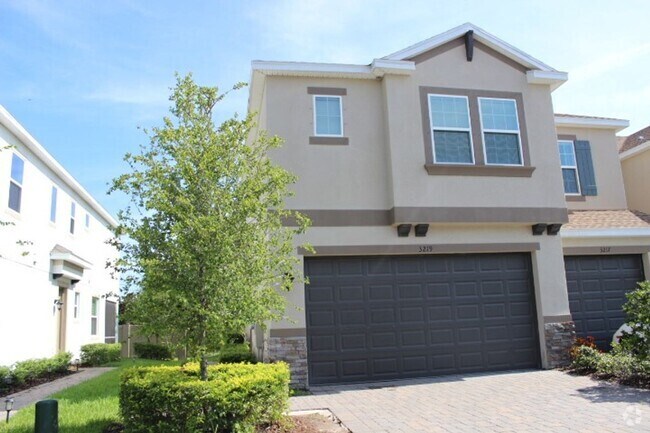 Building Photo - Stunning 3BD/2.5BTH + LOFT End Unit Townho...