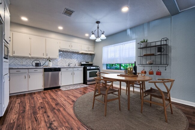 Photo - 5907 Nancy Ann St