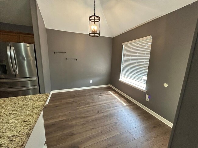 Photo - 2000 Holly Springs Dr