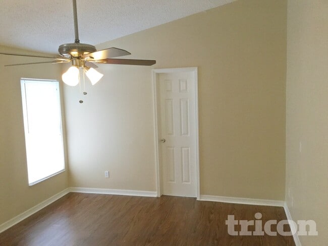 Photo - 2025 Helm Ln